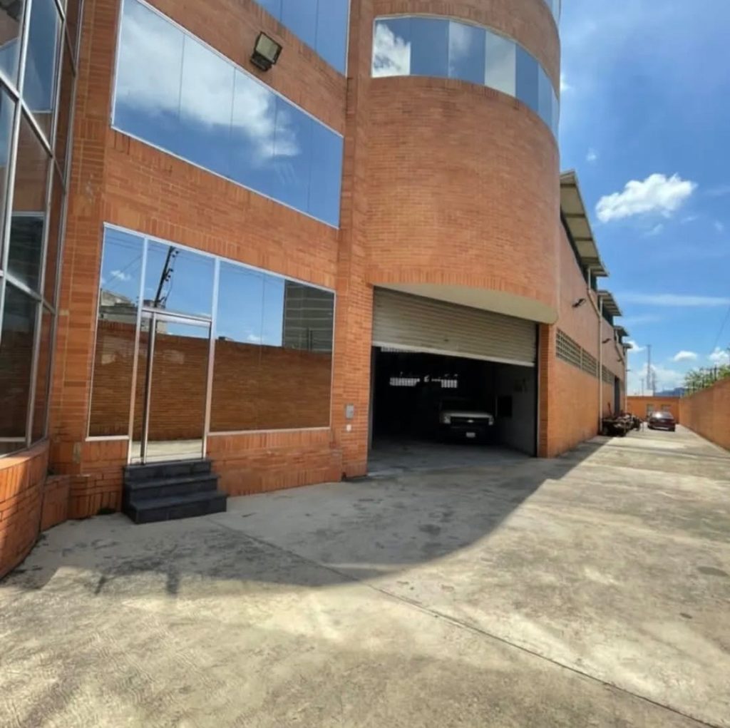 13958263-8374-4511-9cad-1d1374edddbd