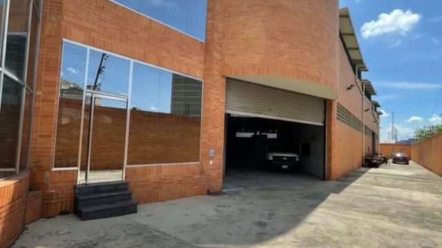 13958263-8374-4511-9cad-1d1374edddbd