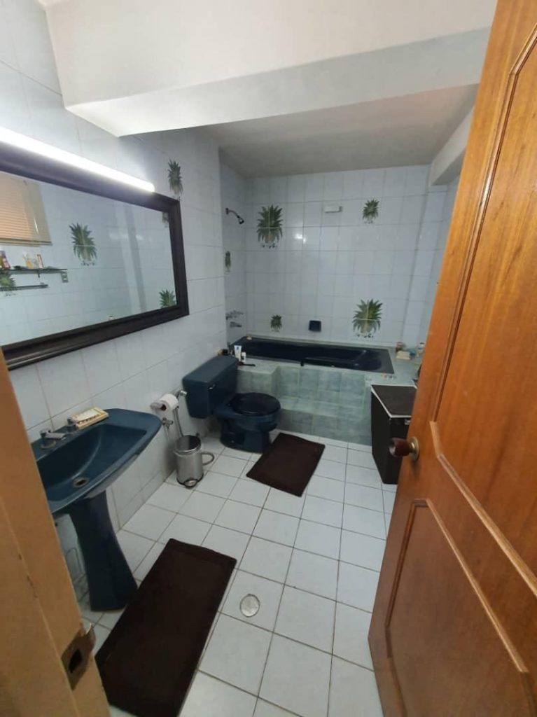 e573a5fa-d114-4695-9454-9f7ce1754706