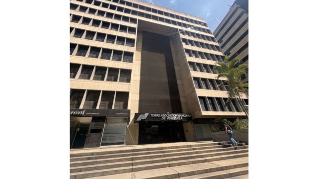 eyJidWNrZXQiOiJzdGF0aWN3Iiwia2V5IjoiaW5tdWVibGVzXC9ncl92ZW50YV9kZV9vZmljaW5hX2VuX2VsX3Jvc2FsXzE3NzI0MDY4MzEtODIzNV8zMDY1LmpwZWciLCJlZGl0cyI6eyJub3JtYWxpc2UiOnRydWUsInJvdGF0ZSI6MCwicmVzaXplIjp7